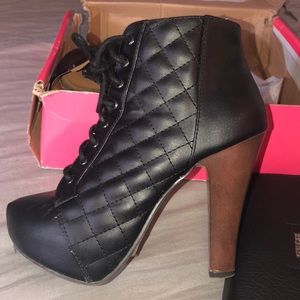 Black booties only wore once size 7